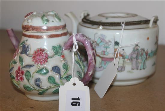 2 Chinese porcelain teapots(-)